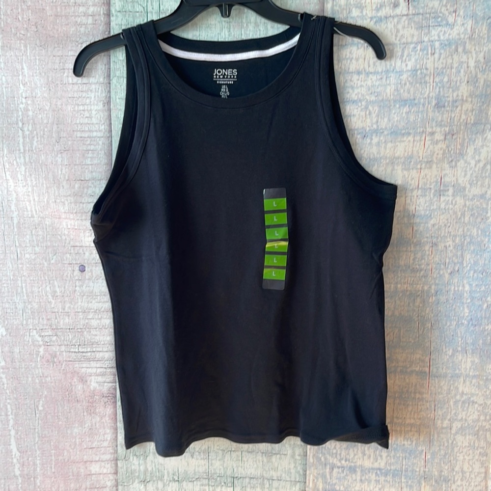 Brand new Woman’s Jones New York Signature tank top. Size is large.